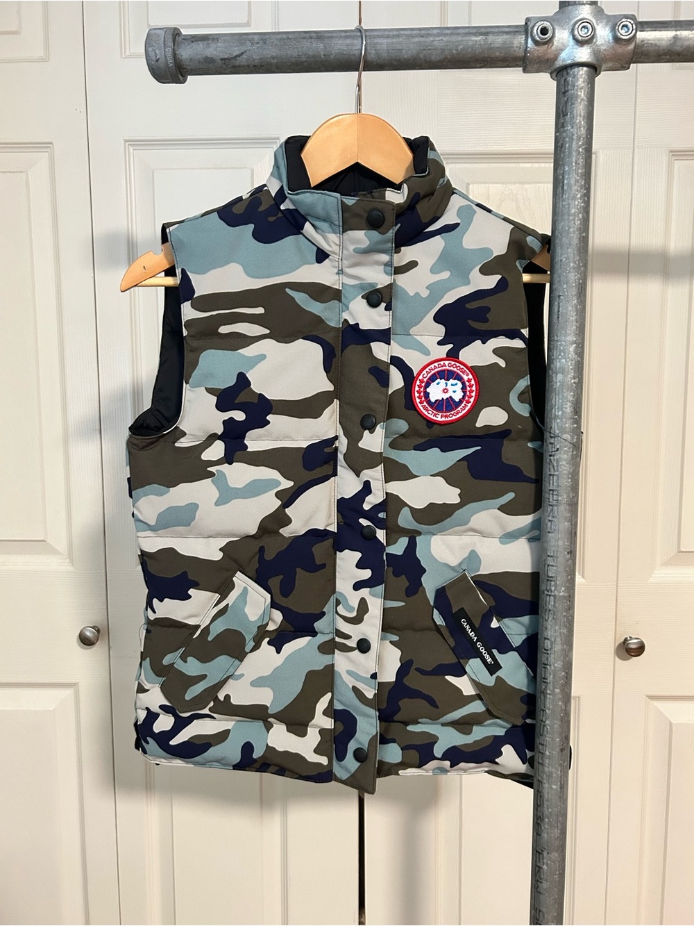 NWT Canada Goose camo down Freestyle vest xs